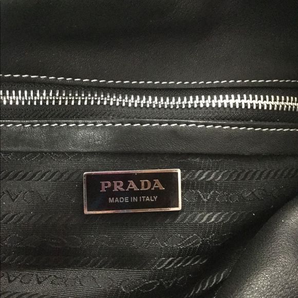 PRADA Black Leather Push-Lock Shoulder Bag BR2613 - Picture 4 of 8